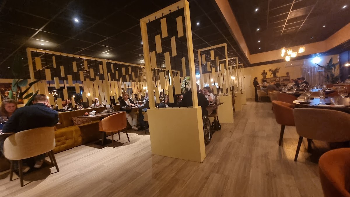 Red Moon Restaurant & Sushi